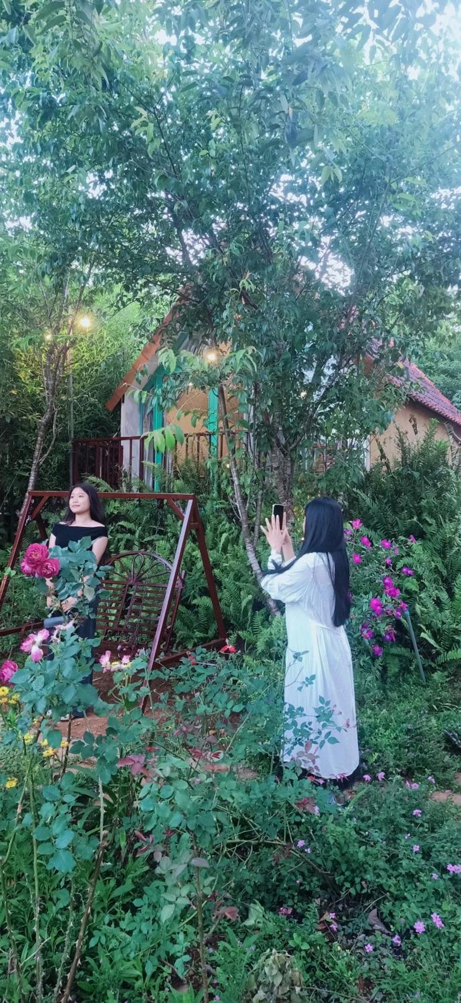 Paradiso Homestay Mangden Kon Von Kla Bagian luar foto